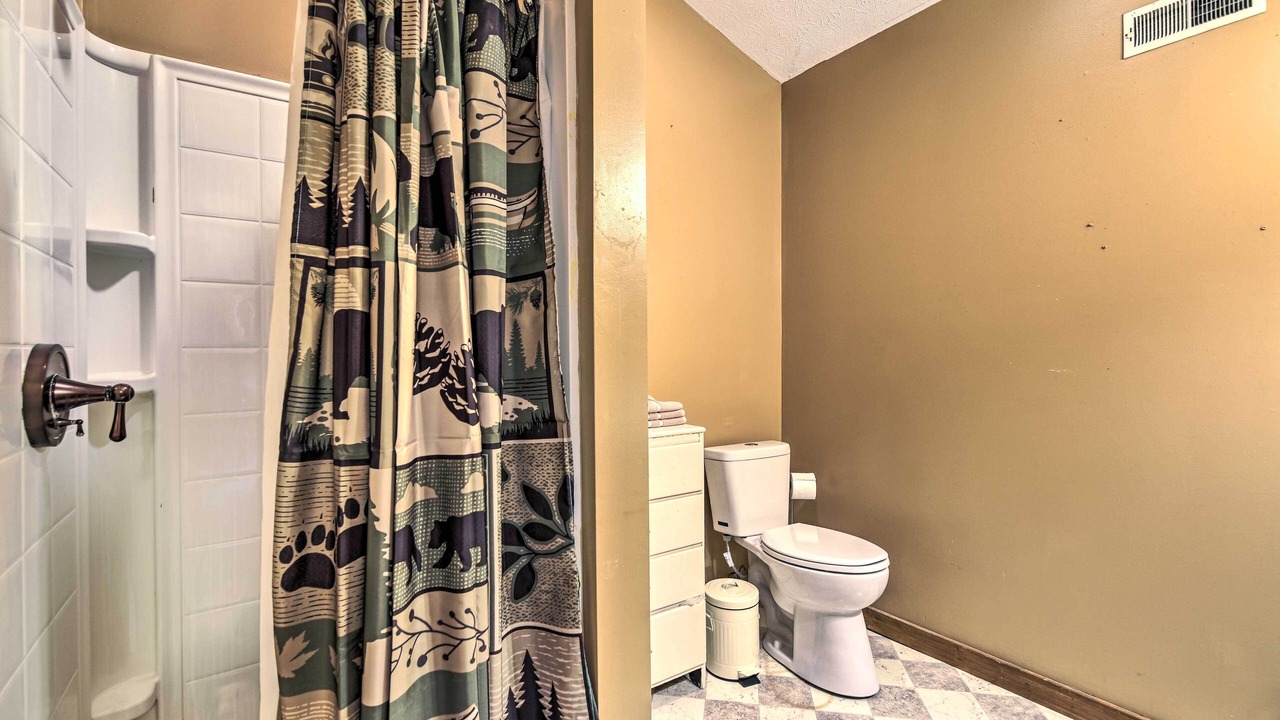 Photo of Bathroom in Kodak