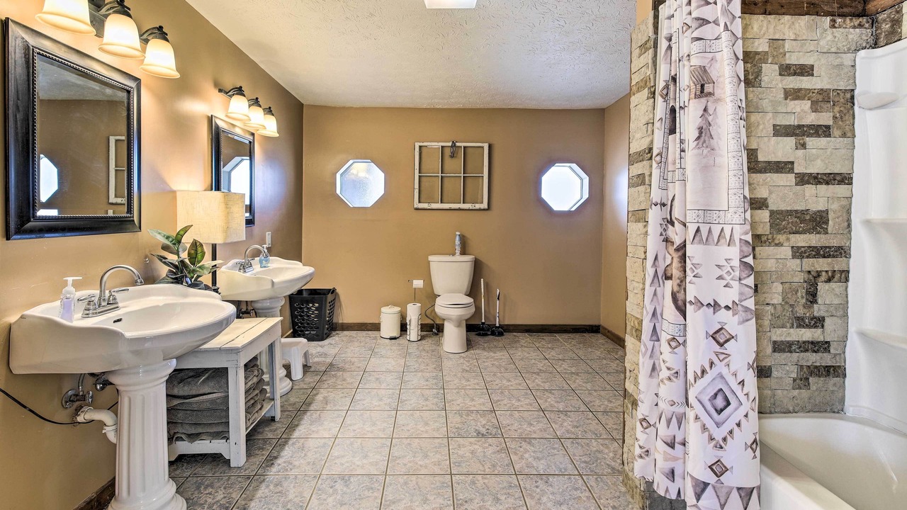 Photo of Bathroom in Kodak