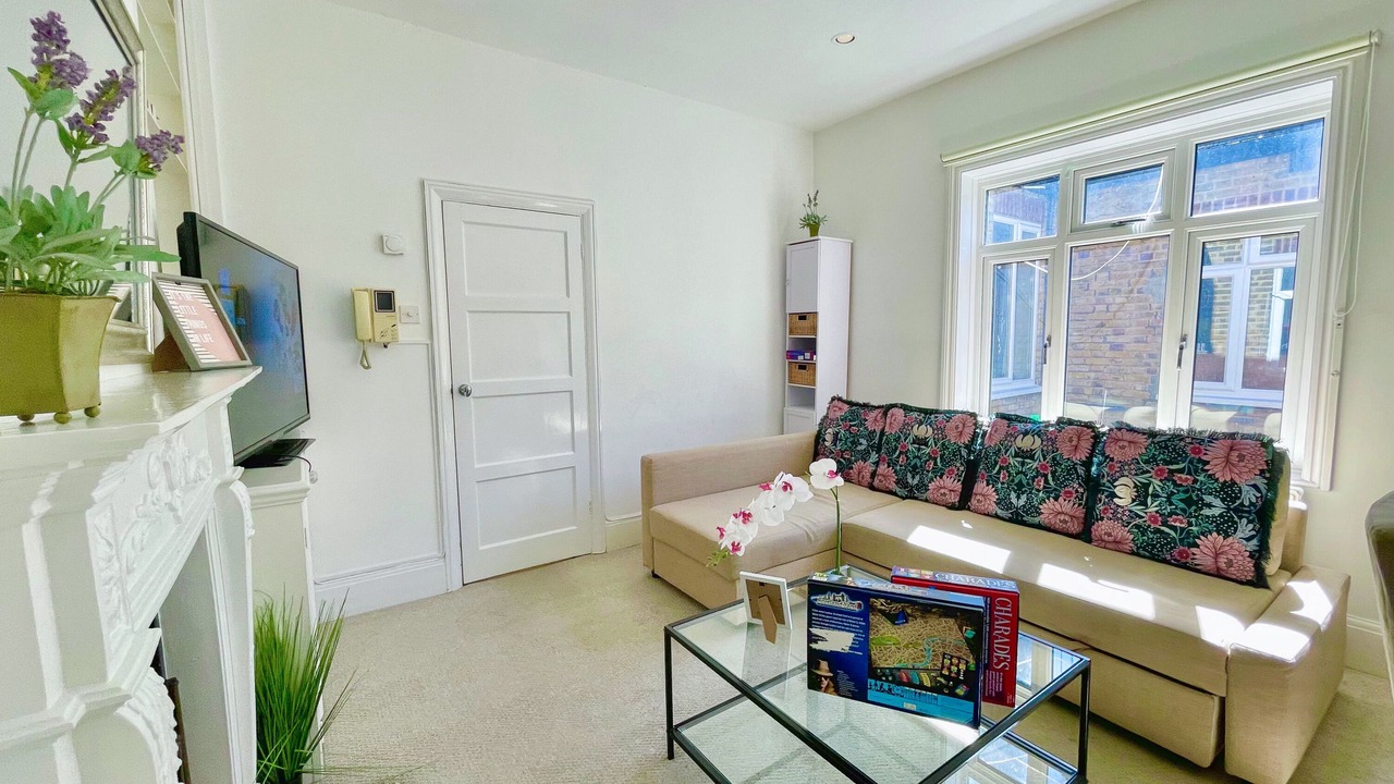 Photo of Livingroom in Hammersmith and Fulham