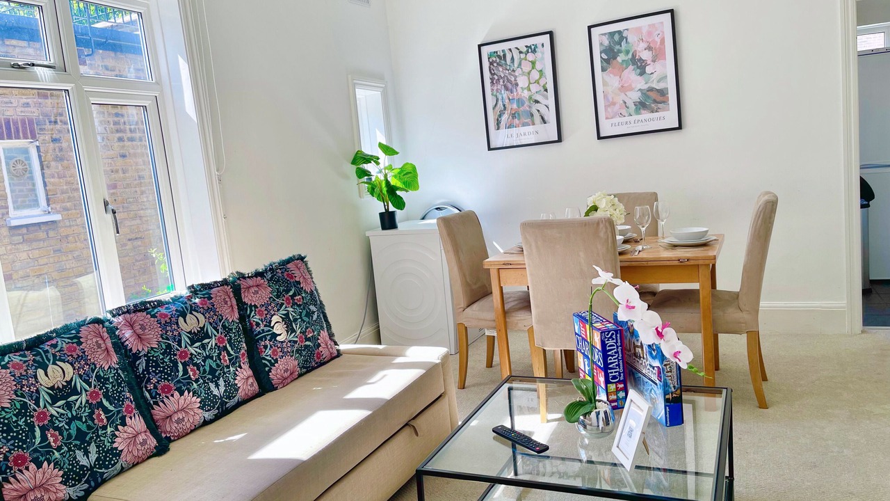 Photo of Livingroom in Hammersmith and Fulham