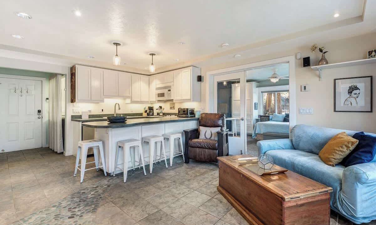 Photo of Livingroom in Bend