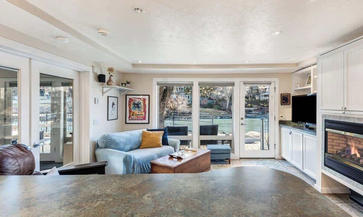 Photo of Livingroom in Bend