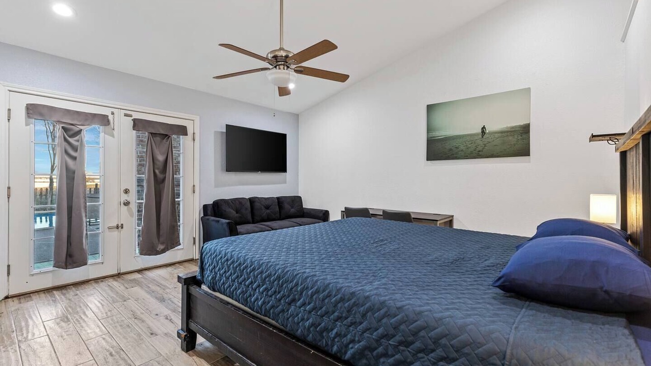 Photo of Bedroom in Garland