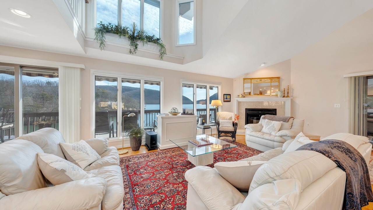 Photo of Livingroom in Huddleston