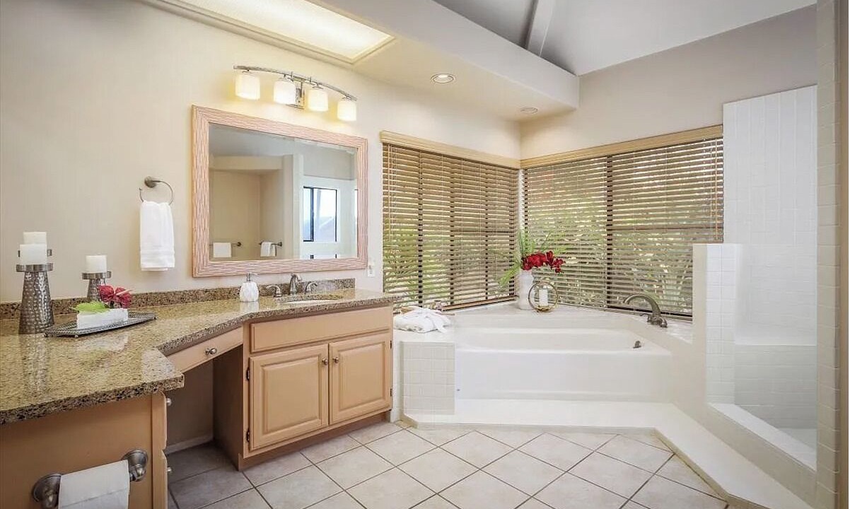 Photo of Bathroom in Holualoa