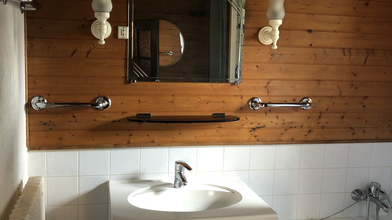 Photo of Bathroom in Chevigny-en-Valiere