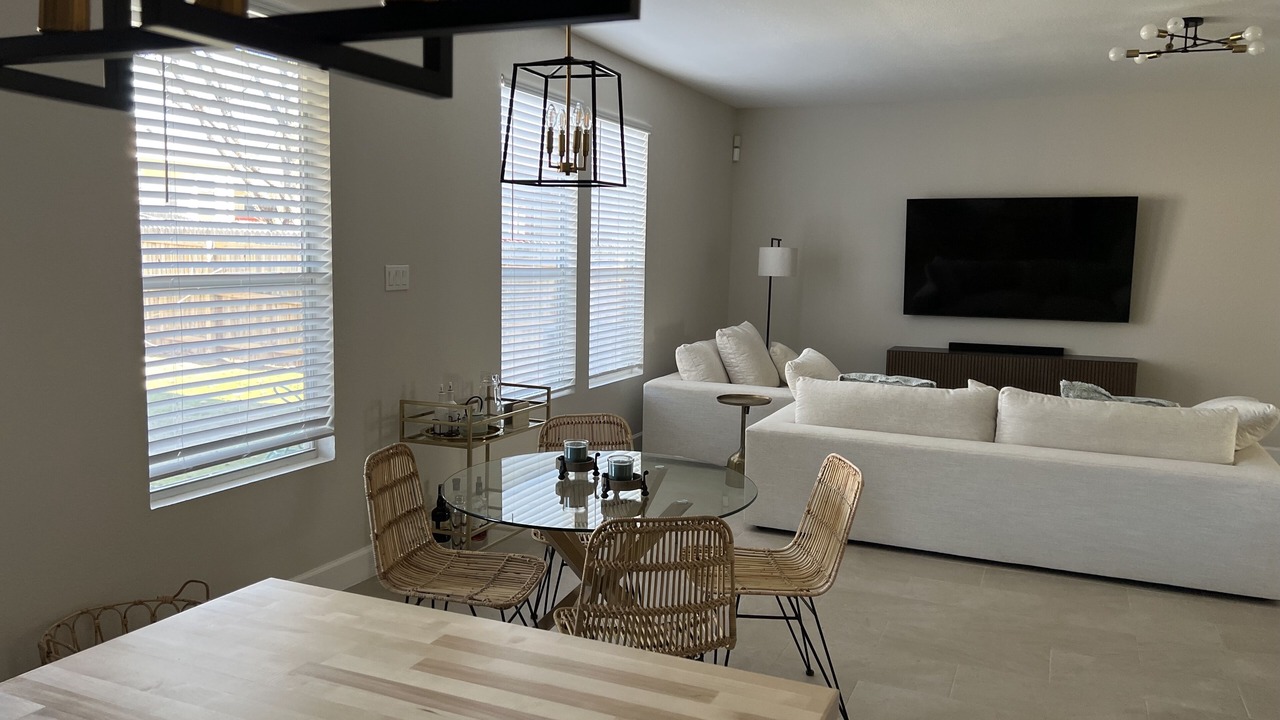 Photo of Livingroom in Far North Central