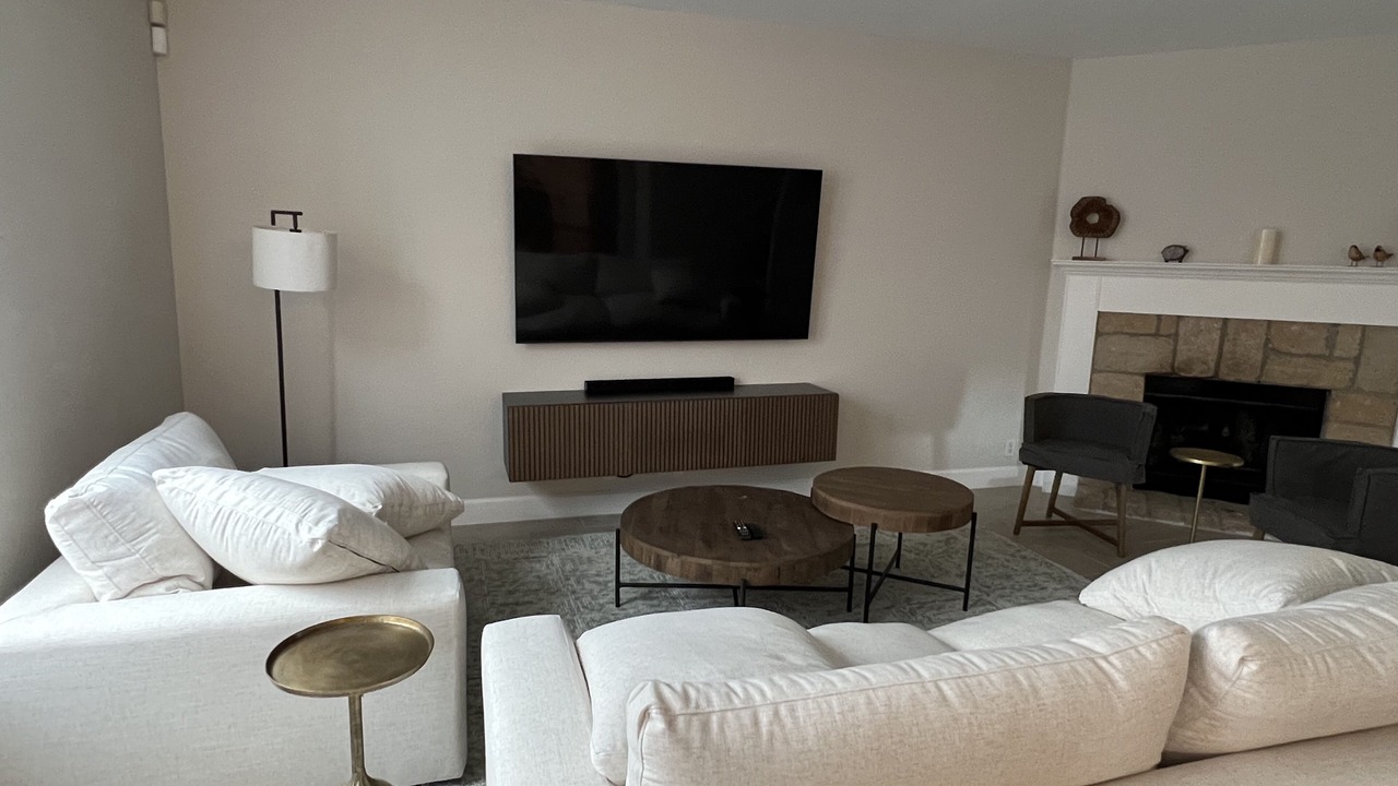 Photo of Livingroom in Far North Central