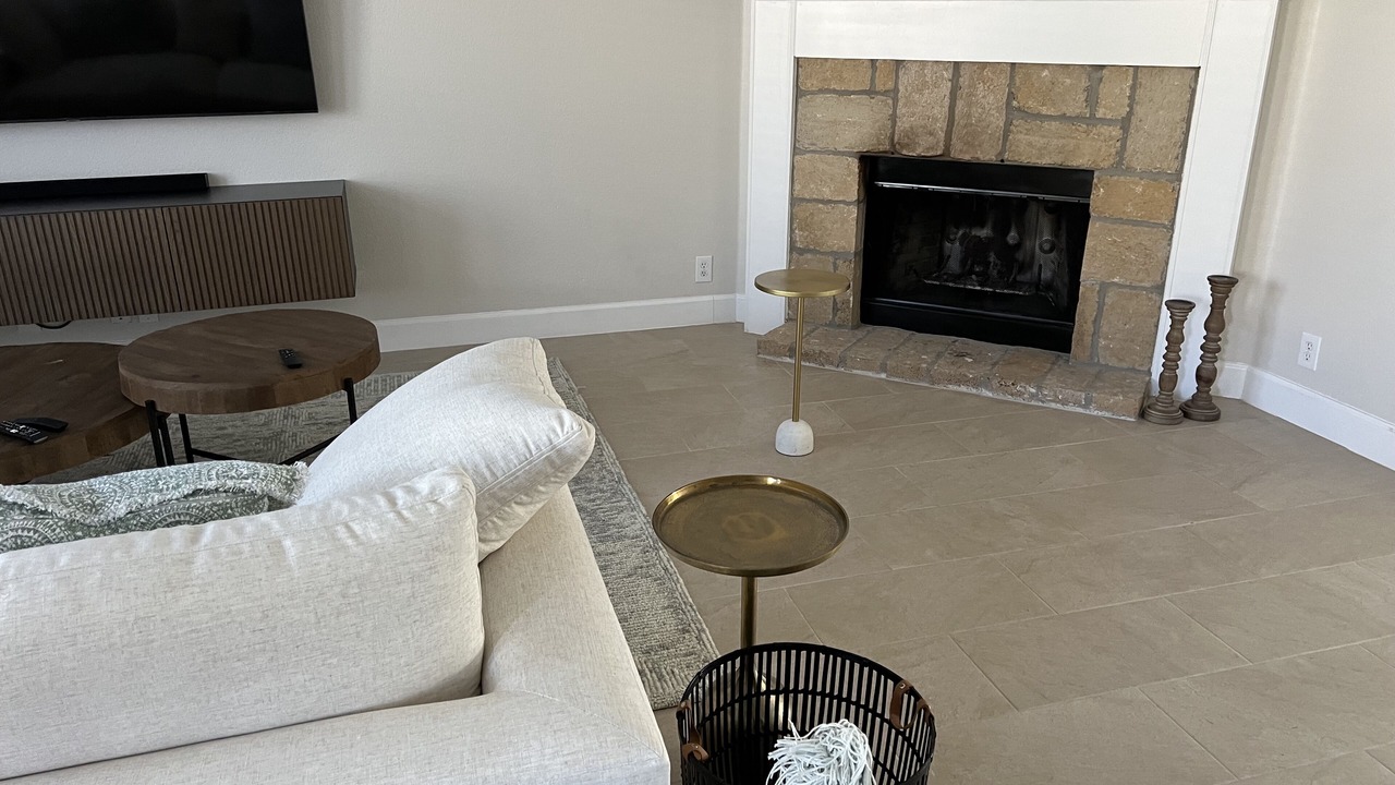 Photo of Livingroom in Far North Central