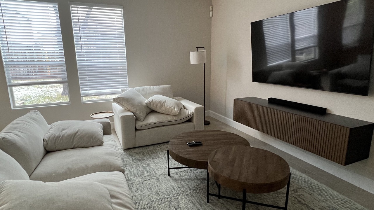 Photo of Livingroom in Far North Central