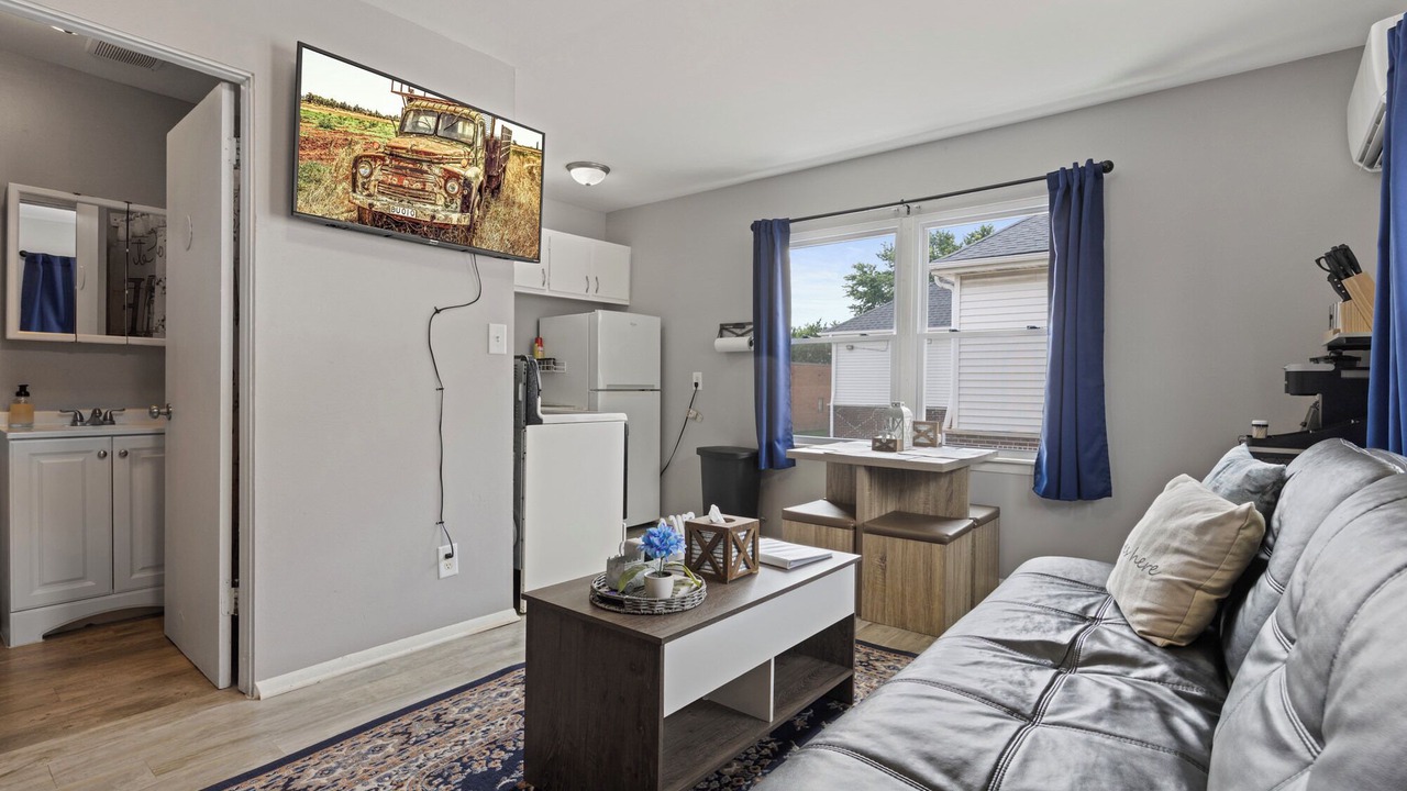 Photo of Livingroom in Aurora