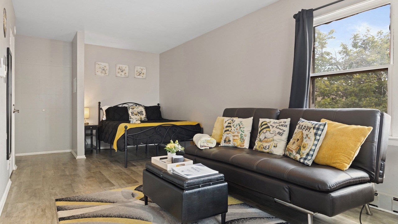 Photo of Bedroom in Aurora