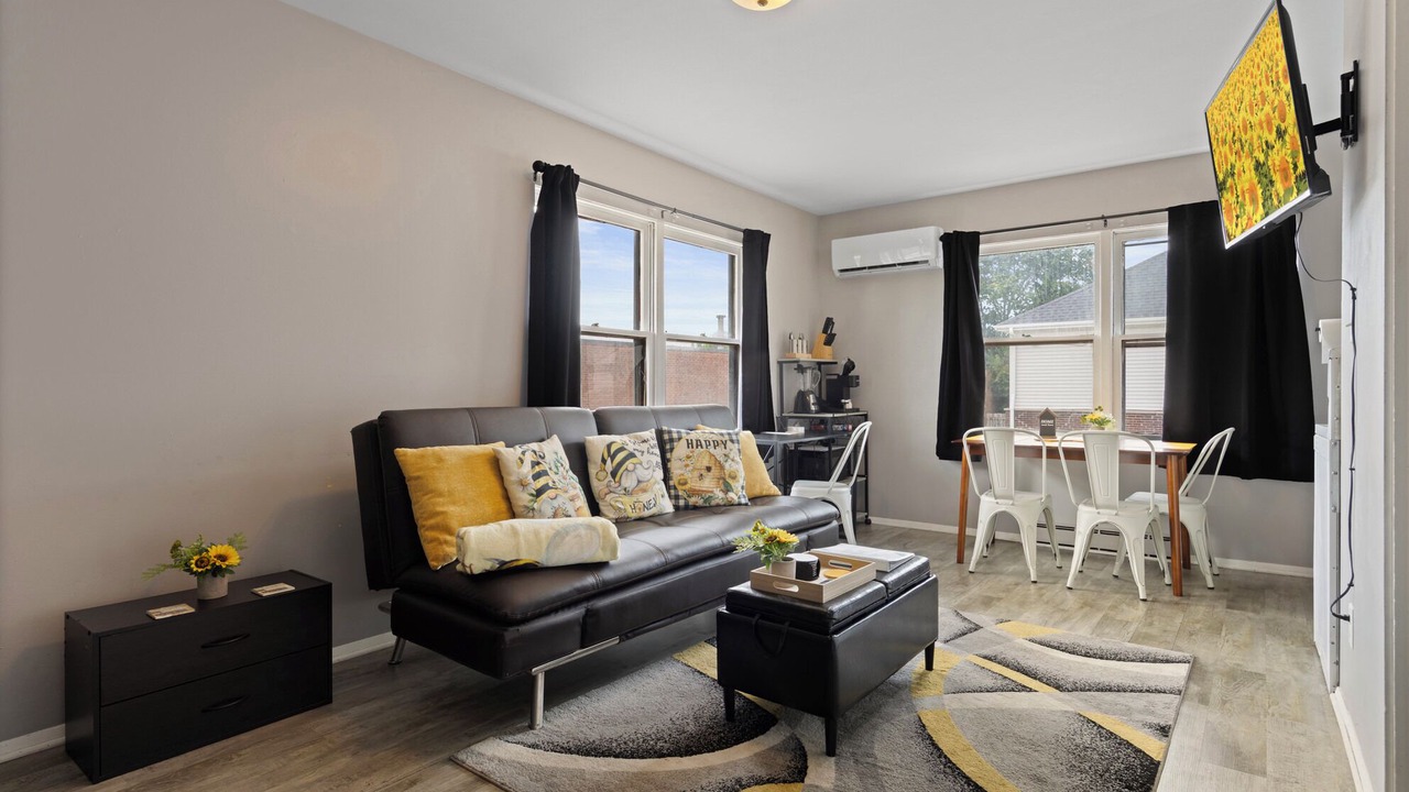 Photo of Livingroom in Aurora