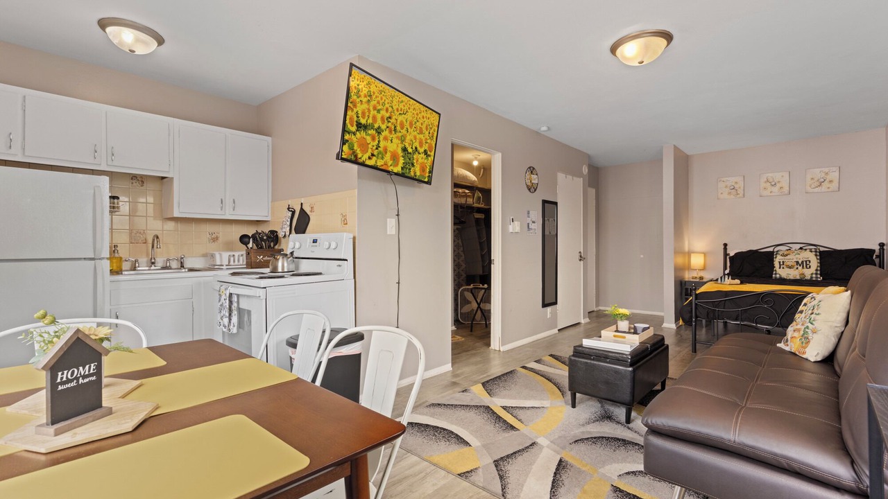 Photo of Others in Aurora