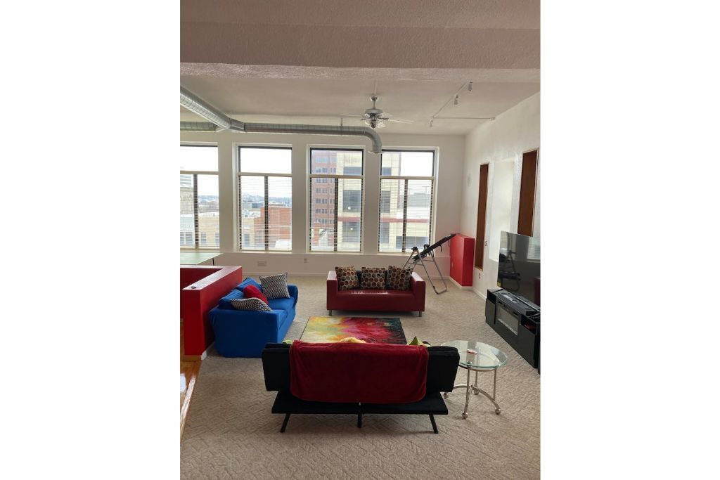 Photo of Livingroom in Downtown Toledo
