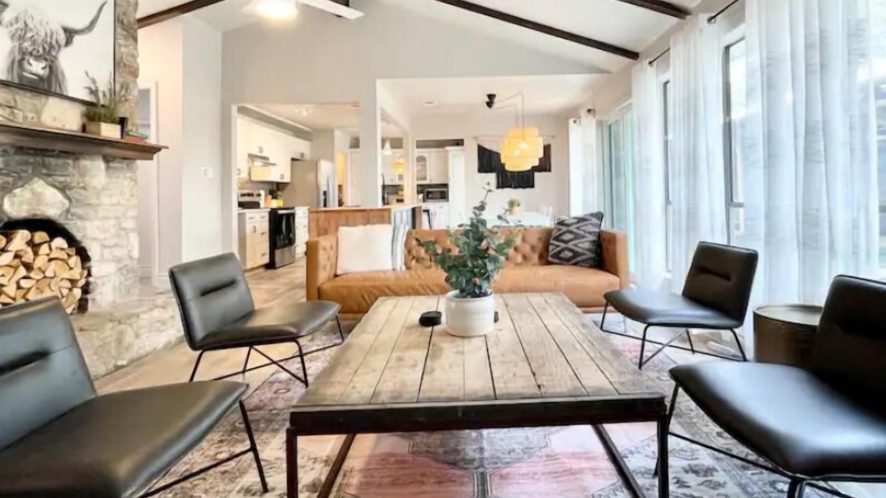 Photo of Livingroom in Indian Oaks