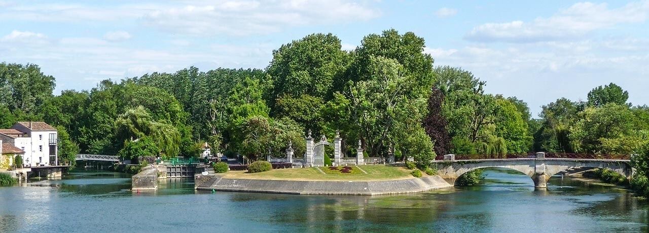 Photo of Outdoor in Saint-Meme-les-Carrieres