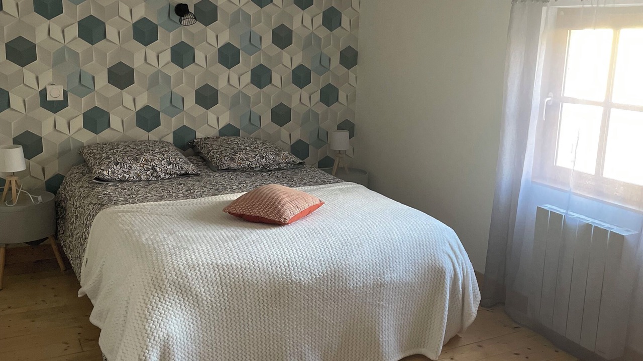 Photo of Bedroom in Saint-Meme-les-Carrieres