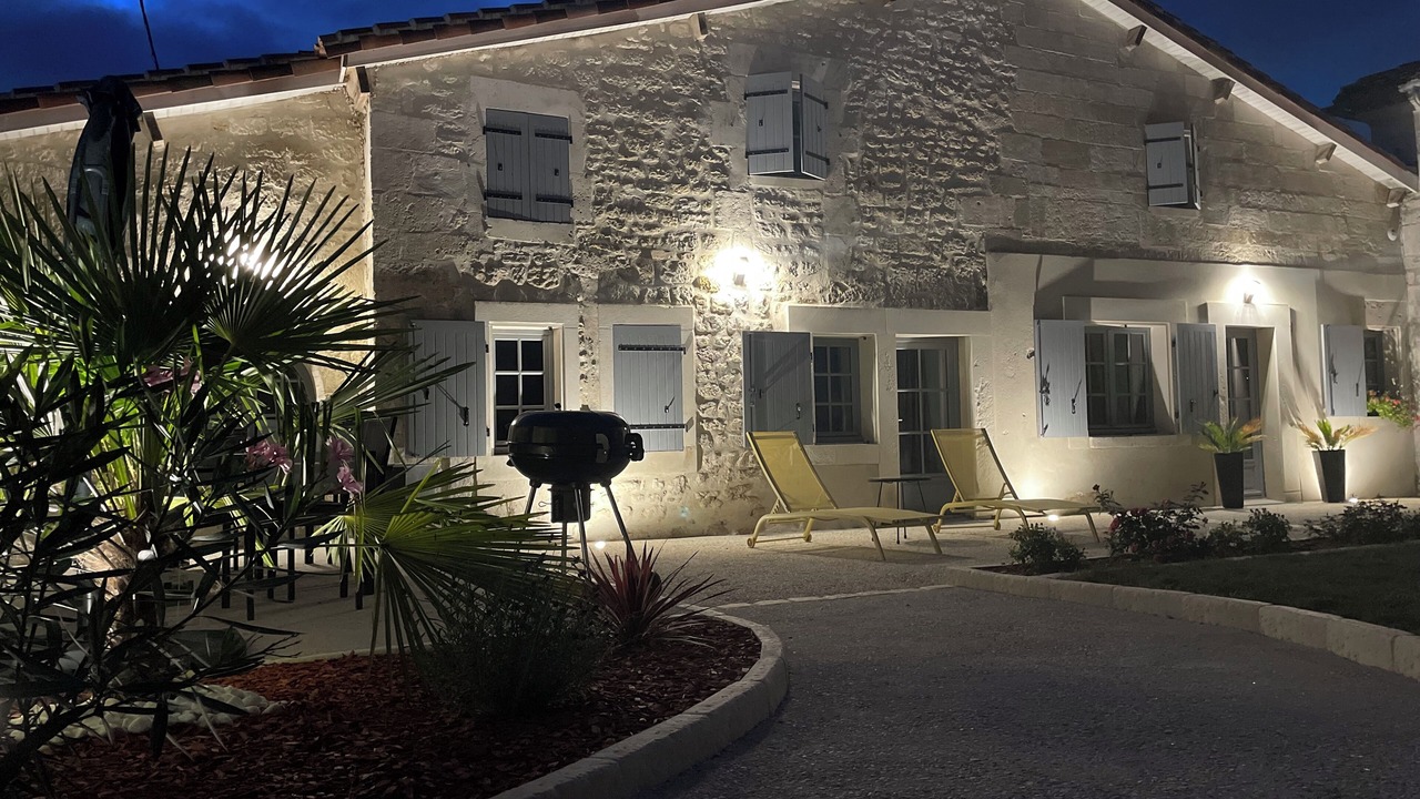 Photo of Outdoor in Saint-Meme-les-Carrieres