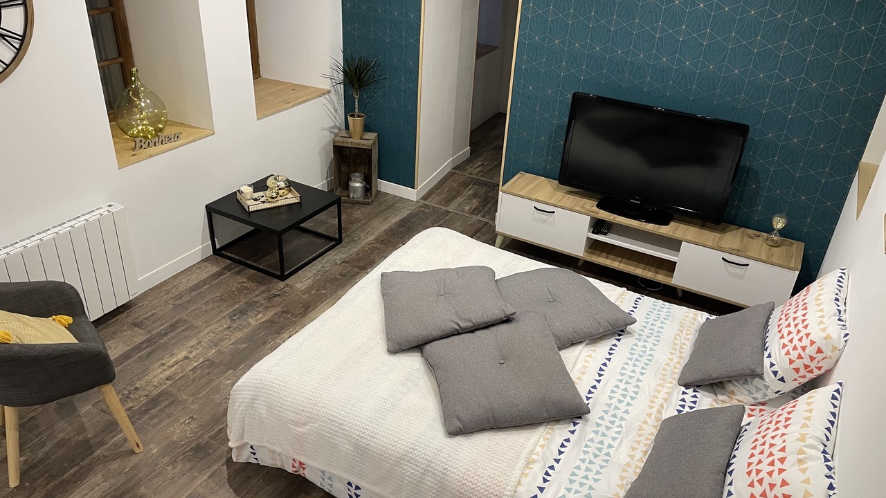 Photo of Bedroom in Saint-Meme-les-Carrieres