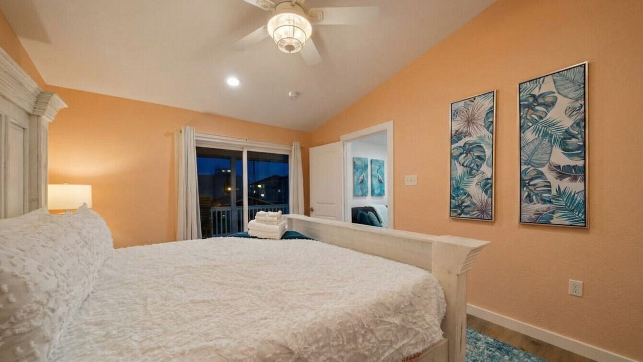 Photo of Bedroom in Bermuda Beach