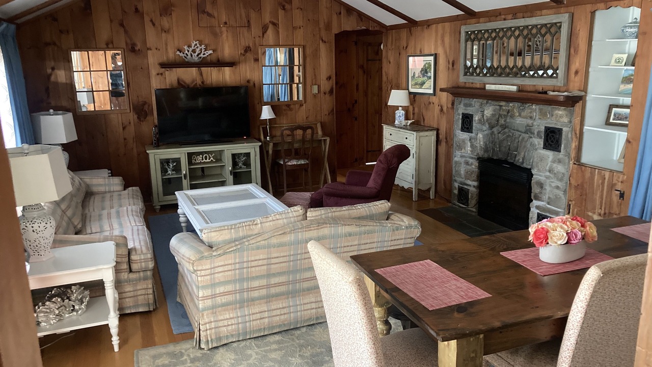 Photo of Livingroom in Saunderstown