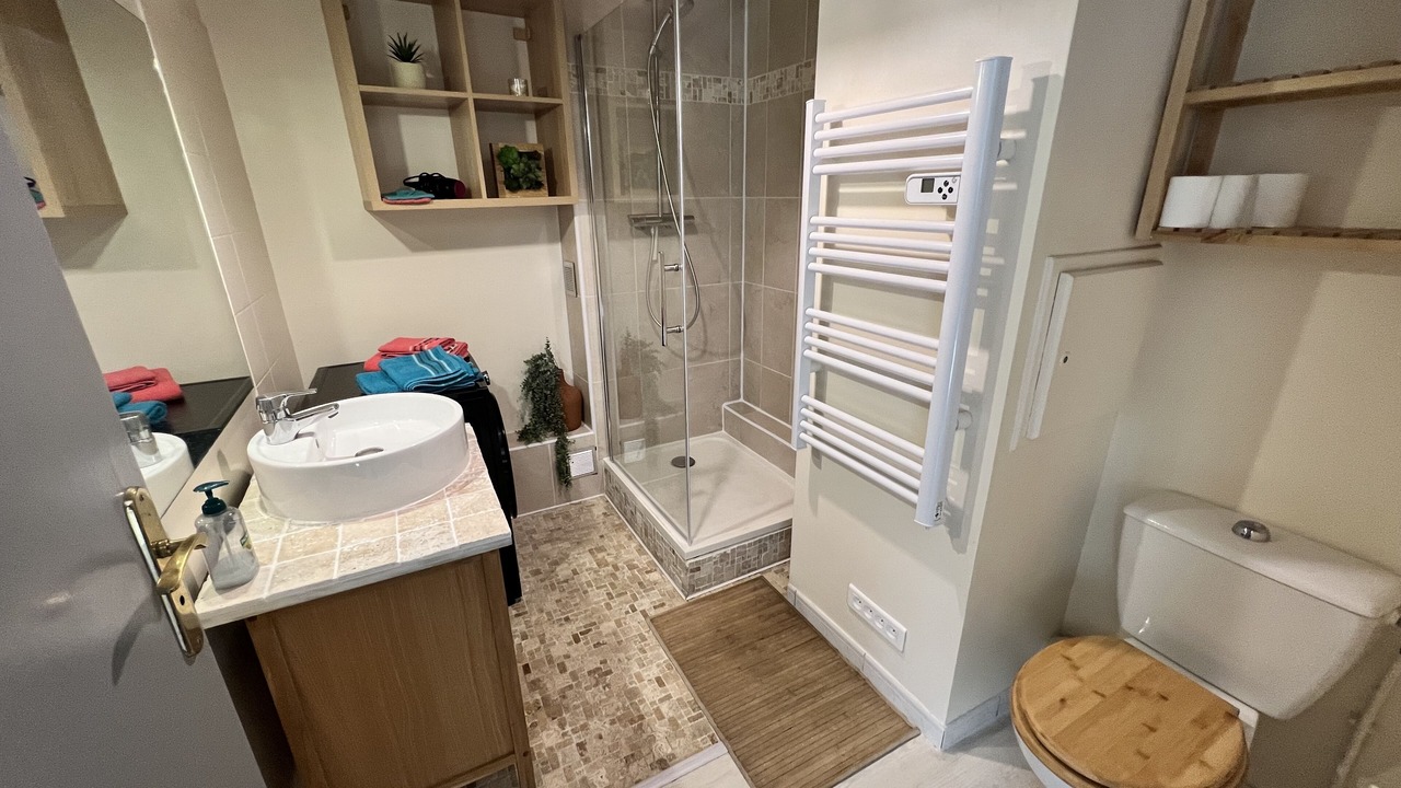 Photo of Bathroom in Le Plessis-Robinson