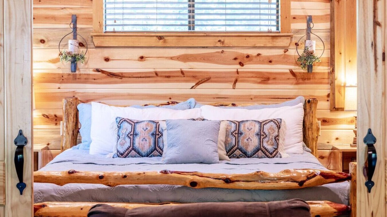 Photo of Bedroom in Hochatown