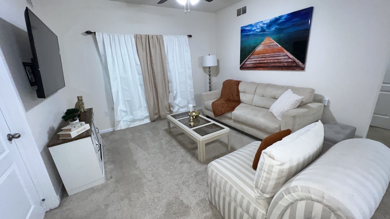 Photo of Livingroom in Baymeadows