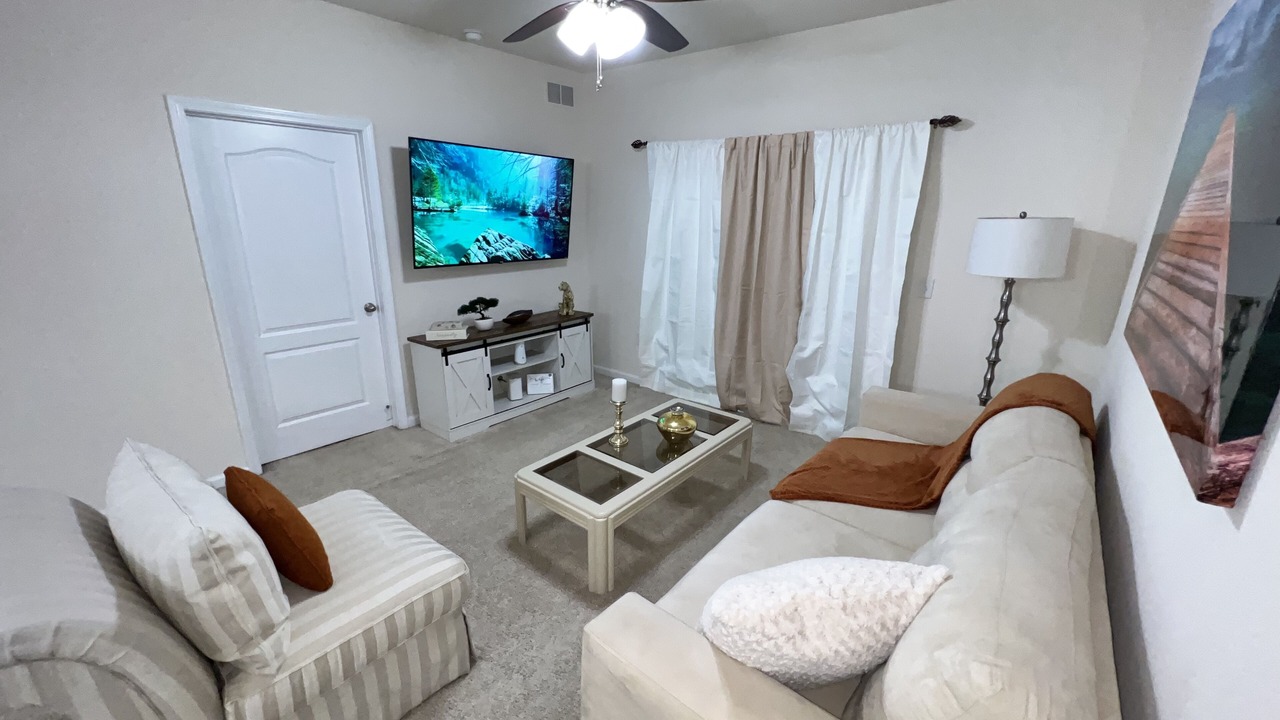 Photo of Livingroom in Baymeadows