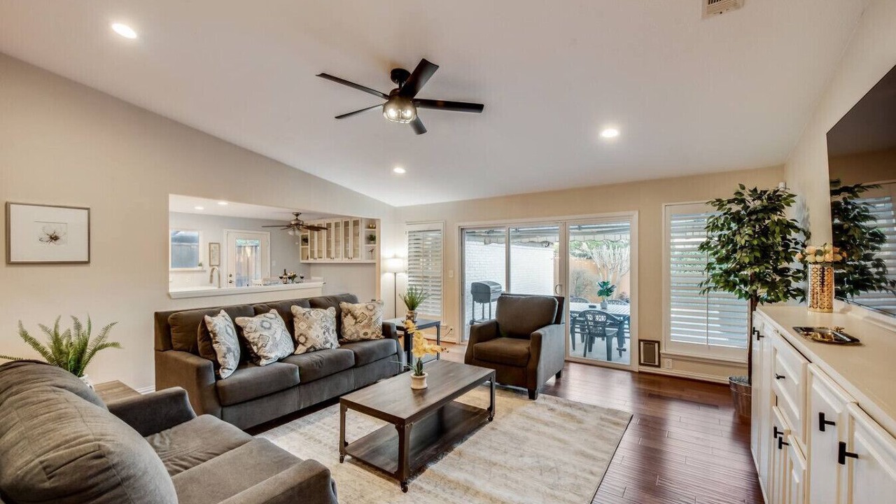 Photo of Livingroom in Lake Highlands