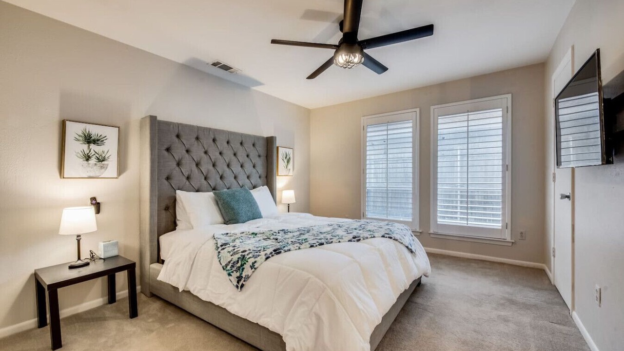 Photo of Bedroom in Lake Highlands