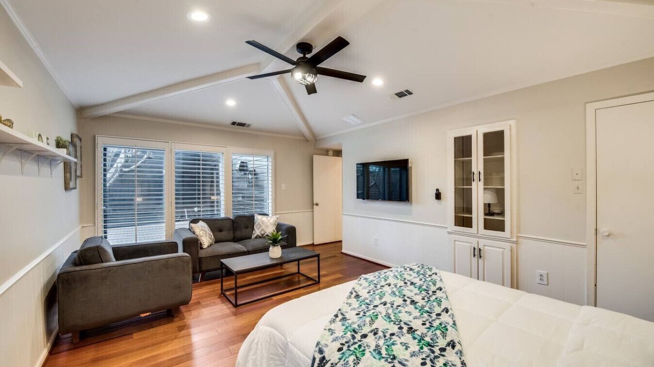 Photo of Bedroom in Lake Highlands