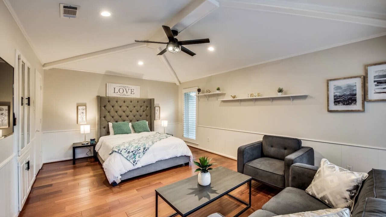 Photo of Bedroom in Lake Highlands