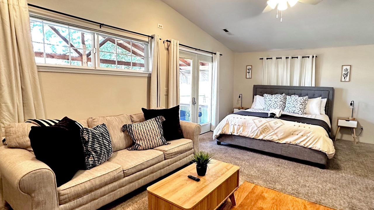 Photo of Livingroom in Medford