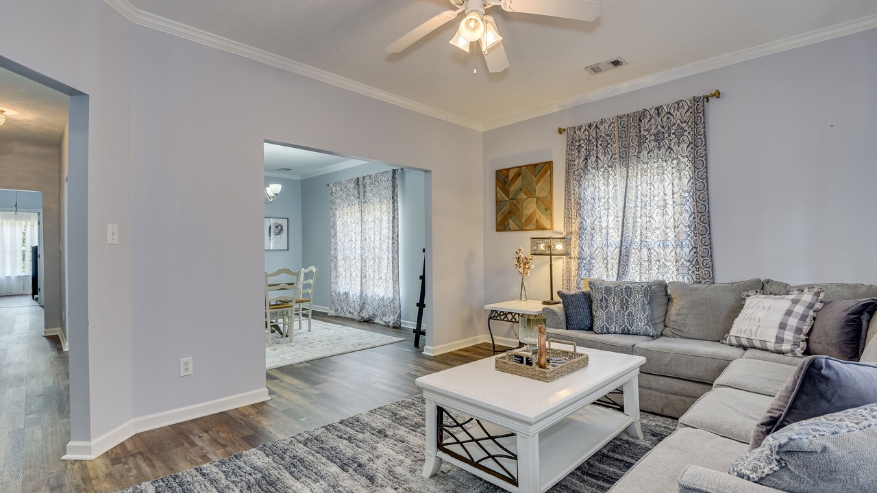 Photo of Livingroom in Midtown