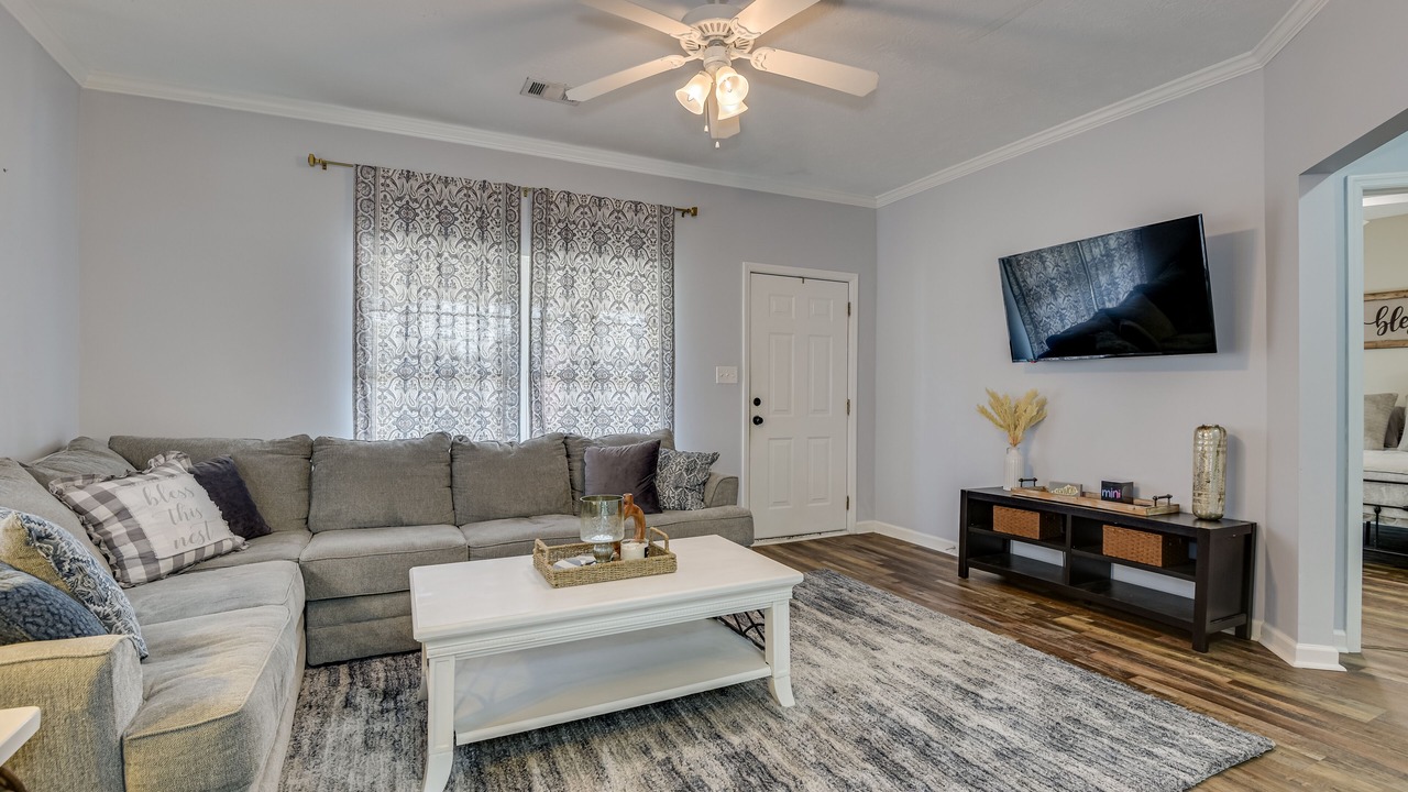 Photo of Livingroom in Midtown