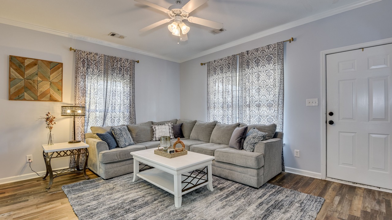 Photo of Livingroom in Midtown