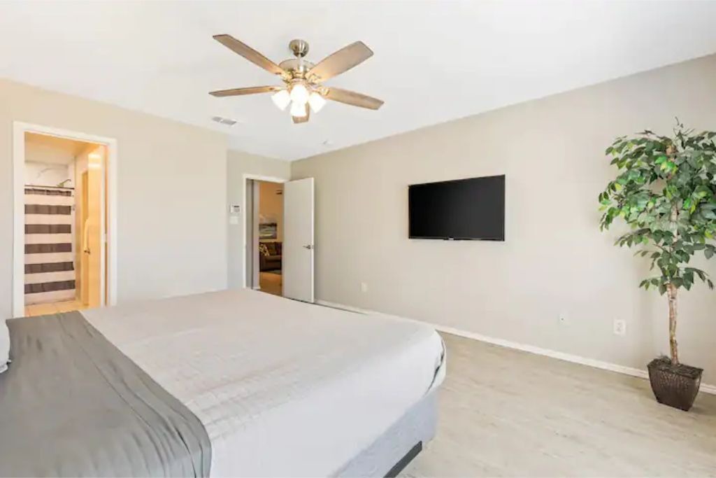 Photo of Bedroom in Garland