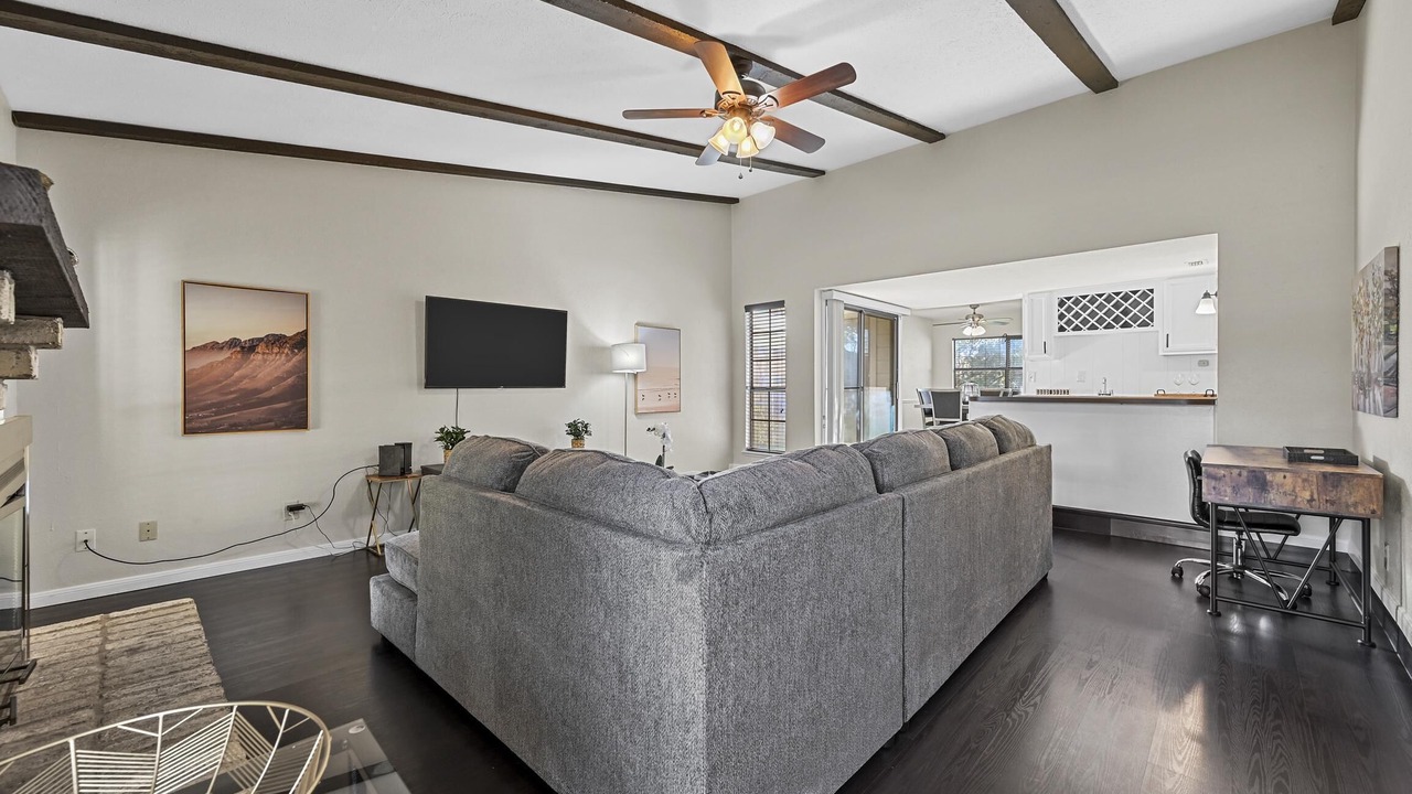 Photo of Livingroom in North Central Carrollton