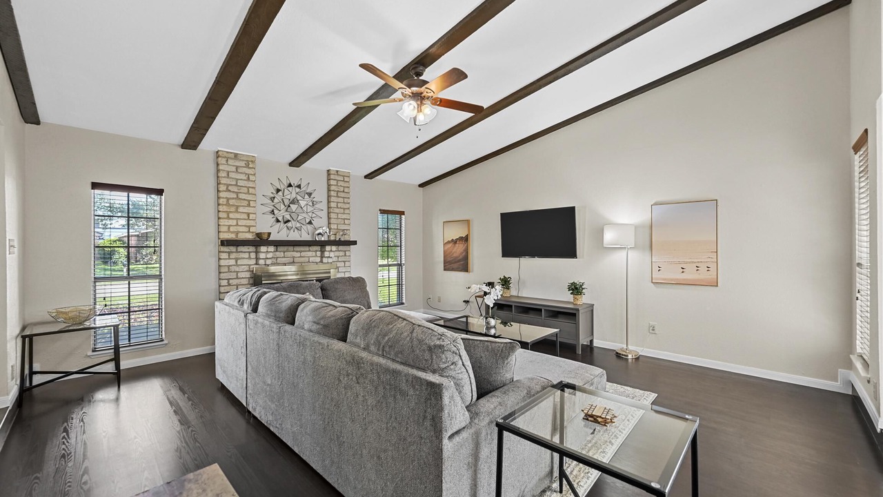 Photo of Livingroom in North Central Carrollton