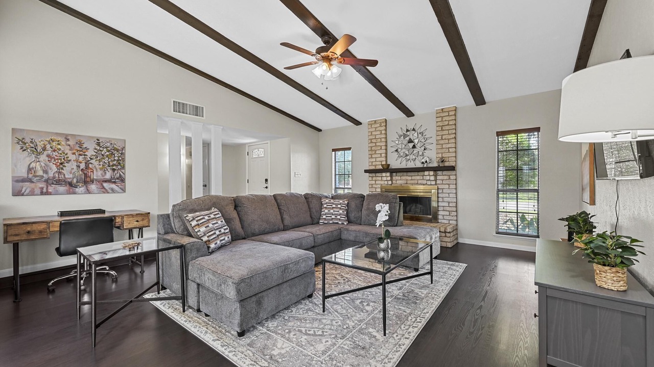 Photo of Livingroom in North Central Carrollton