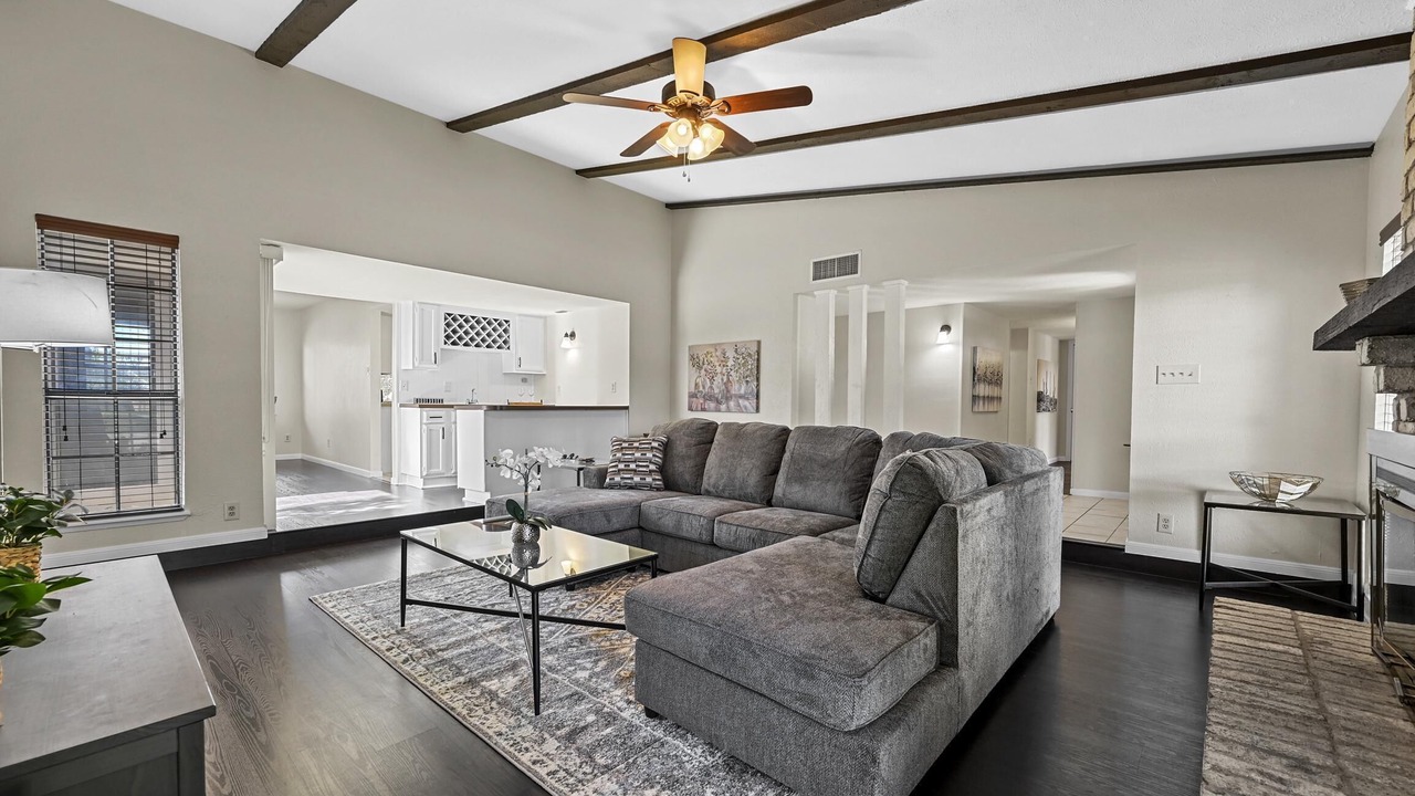 Photo of Livingroom in North Central Carrollton