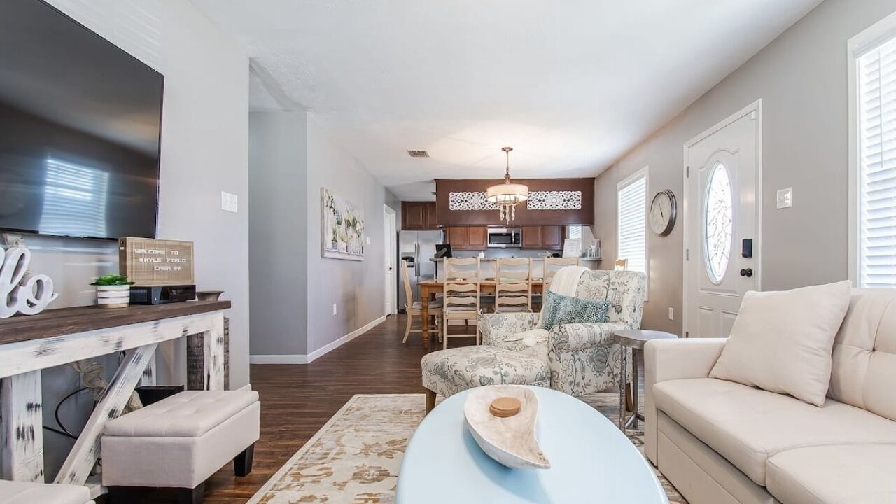 Photo of Livingroom in College Station