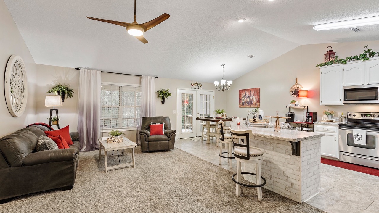 Photo of Livingroom in Enterprise