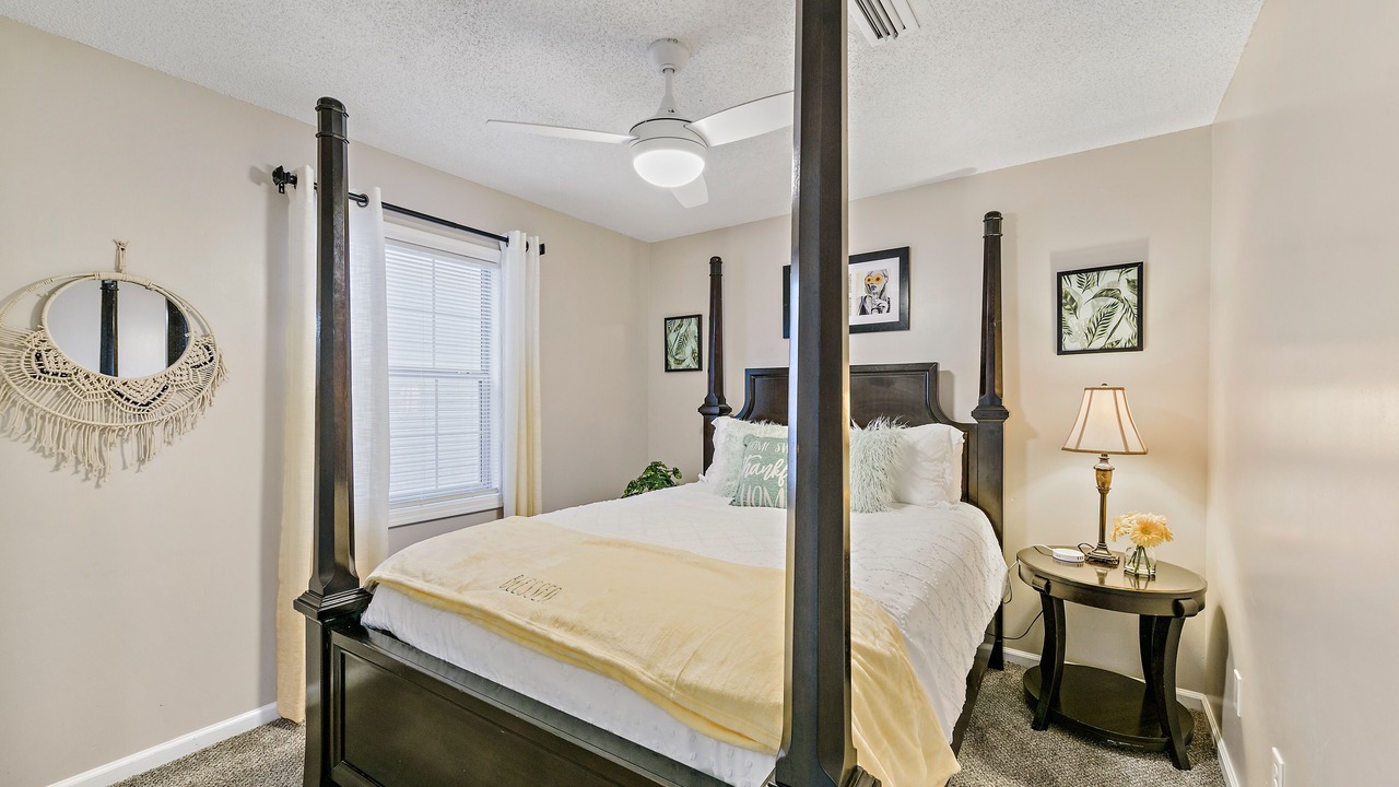 Photo of Bedroom in Enterprise