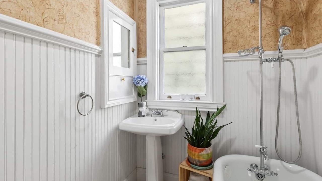 Photo of Bathroom in Haight-Ashbury