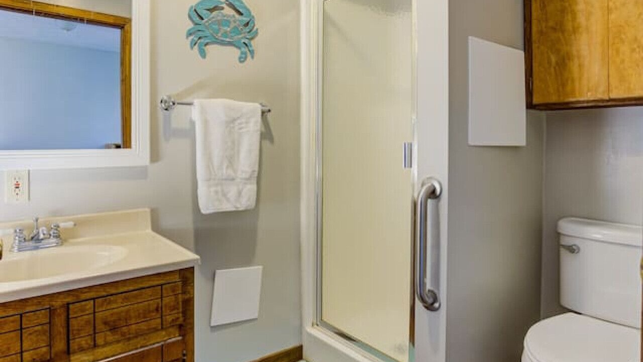Photo of Bathroom in Redwood