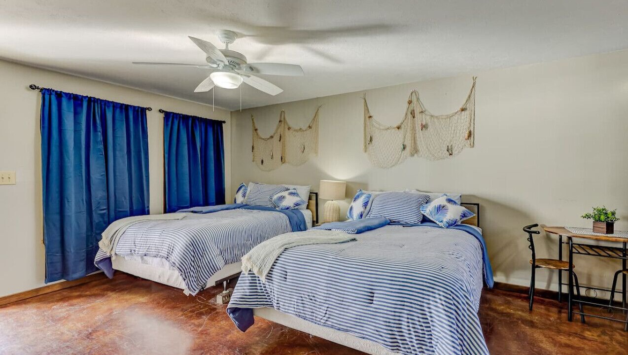 Photo of Bedroom in Redwood