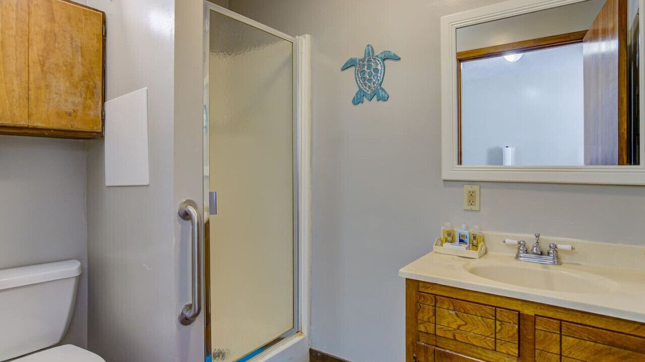 Photo of Bathroom in Redwood